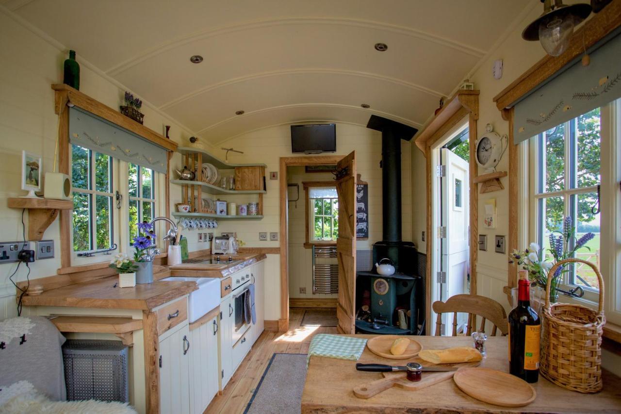 The Abberton Shepherds Hut Evesham Exterior photo