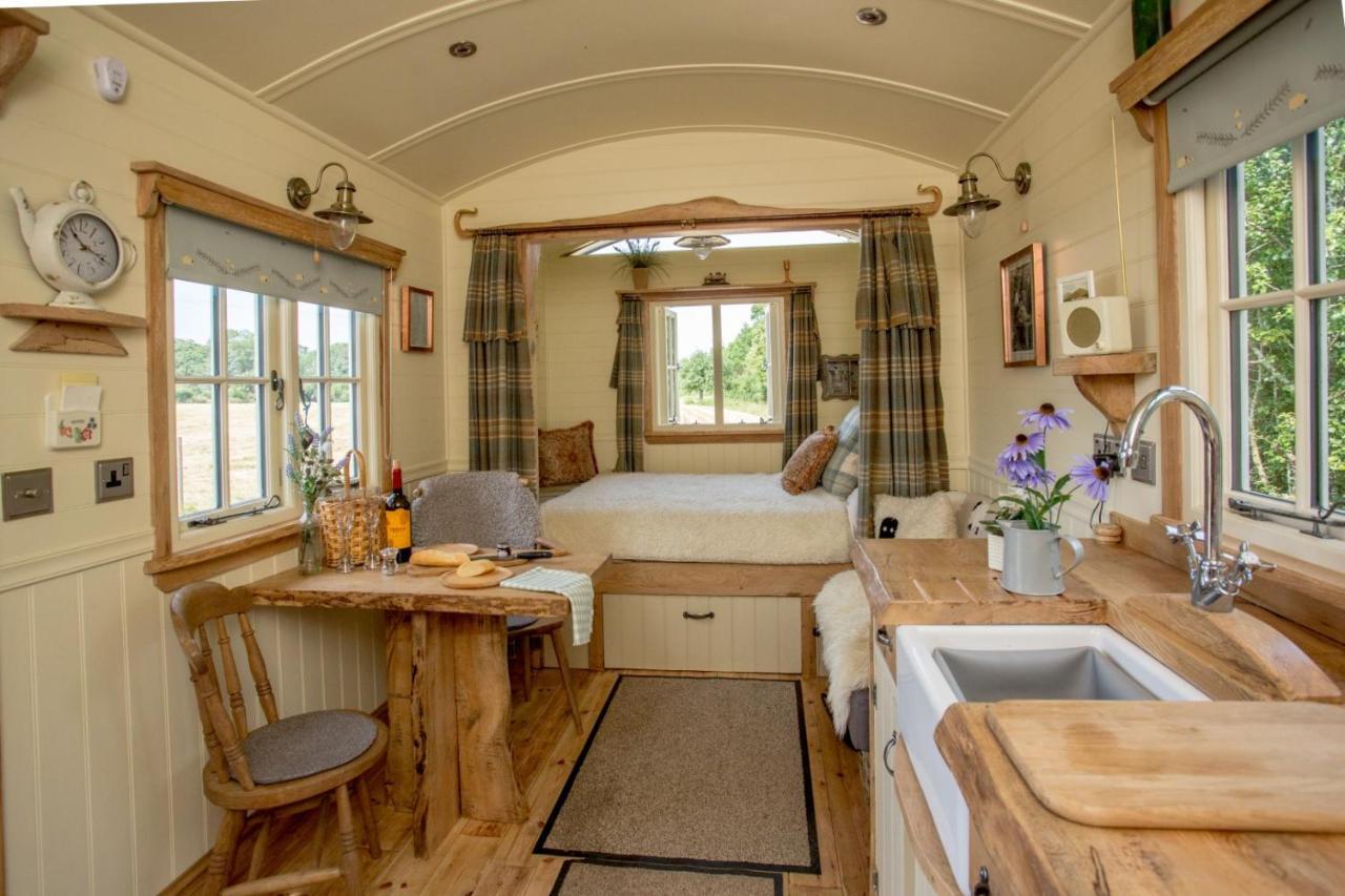 The Abberton Shepherds Hut Evesham Exterior photo